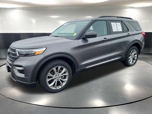 Used 2023 Ford Explorer XLT image 11