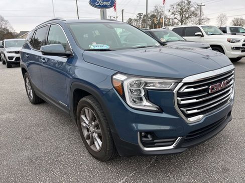 Used 2024 GMC Terrain SLT image 3
