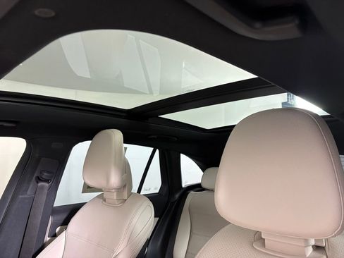 Used 2024 Mercedes-Benz GLC 300 4MATIC image 25