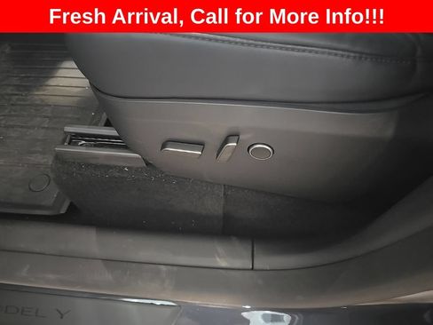 Used 2024 Tesla Model Y Long Range AWD/4WD image 17