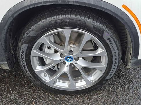 Used 2023 BMW X5 xDrive45e w/ Climate Comfort Package image 9