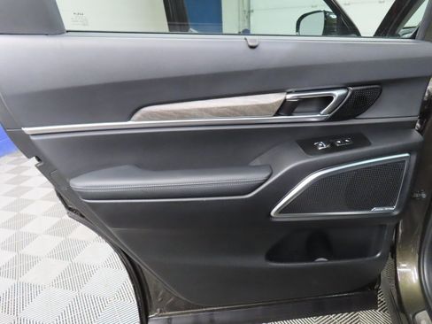 Used 2022 Kia Telluride SX w/ SX Prestige Package image 64