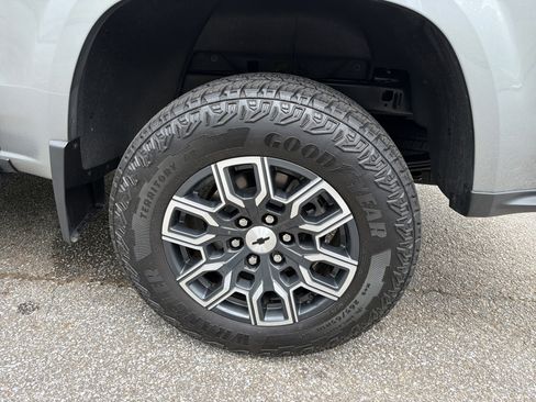 Used 2024 Chevrolet Colorado Z71 w/ Z71 Convenience Package 2 AWD/4WD image 19