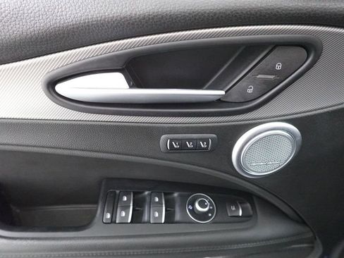 Used 2019 Alfa Romeo Stelvio Ti w/ TI Performance Package image 9