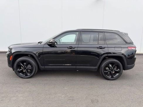 Used 2023 Jeep Grand Cherokee Altitude AWD/4WD image 12