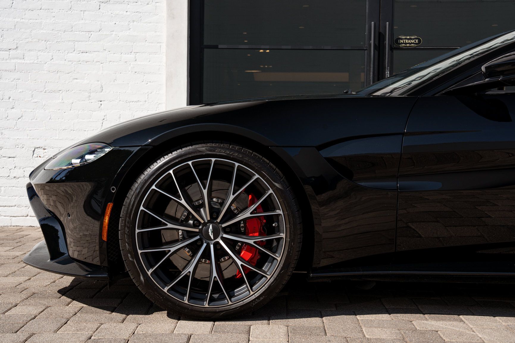 Used 2023 Aston Martin V8 Vantage Roadster RWD image 4