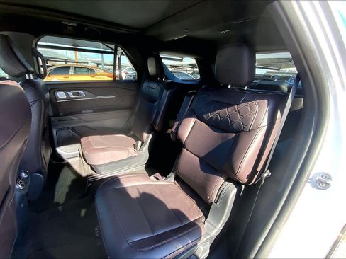 Used 2025 Ford Explorer Platinum w/ LUX Leather Package image 39