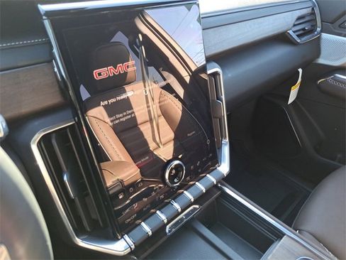 New 2026 GMC Acadia Denali Ultimate w/ LPO, Floor Liner Package image 21