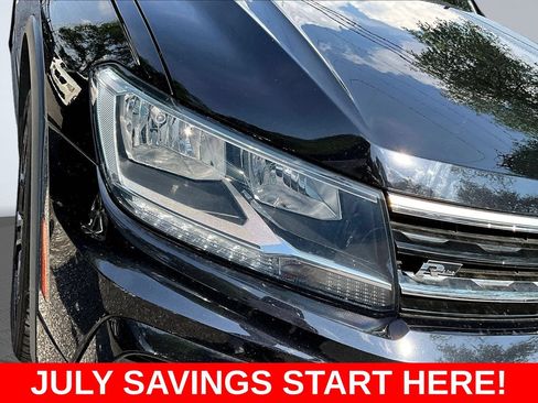 Used 2021 Volkswagen Tiguan SEL AWD/4WD image 40