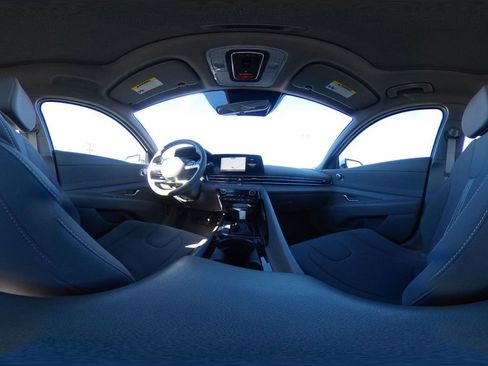 Used 2025 Hyundai Elantra SEL image 38