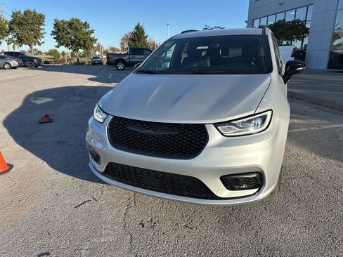 New 2026 Chrysler Pacifica Select image 11