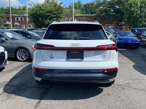 Used 2024 Audi Q8 e-tron Premium Plus w/ Premium Plus Package AWD/4WD image 4