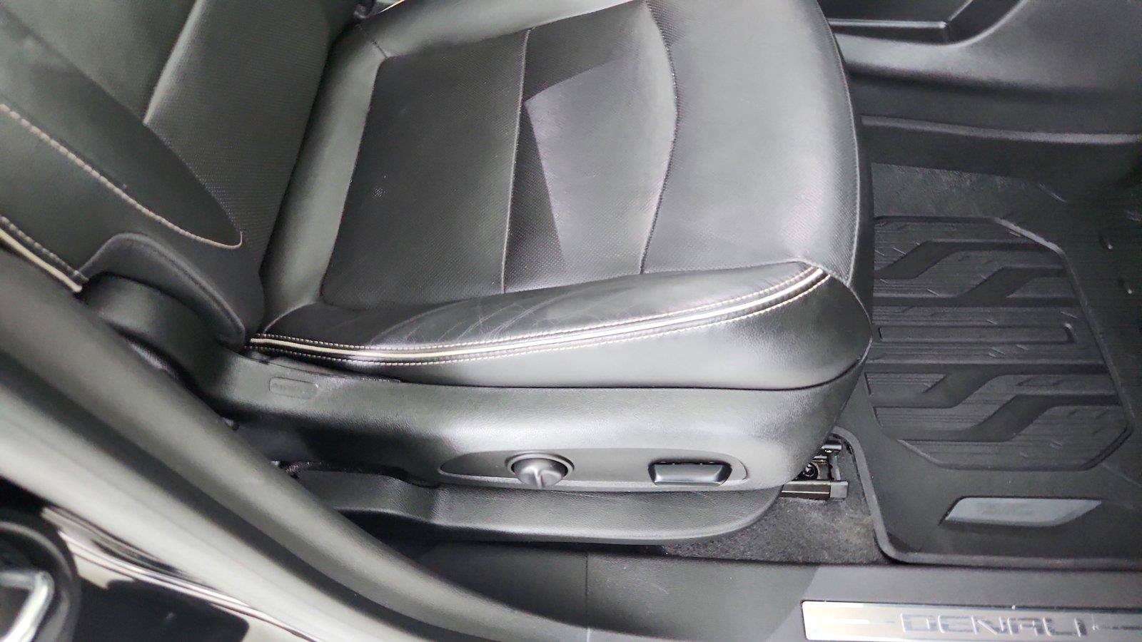Used 2020 GMC Terrain Denali w/ Denali Premium Package AWD/4WD image 29