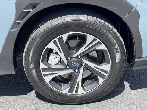 Used 2025 Subaru Crosstrek 2.5i Premium AWD/4WD image 3