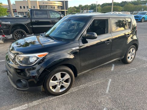 Used 2019 Kia Soul FWD image 1