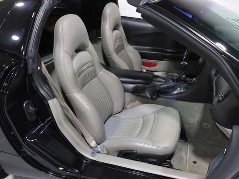 Used 2004 Chevrolet Corvette Coupe w/ Roof Package RWD image 16