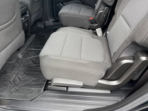 Used 2023 Chevrolet Traverse LT AWD/4WD image 17