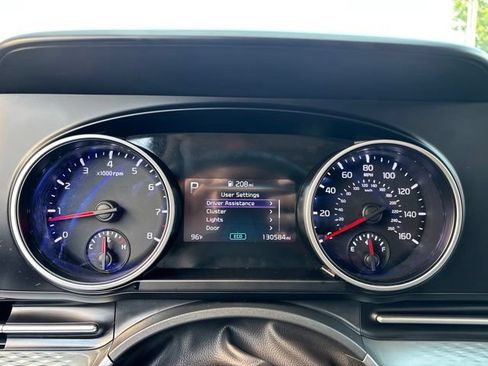 Used 2023 Kia Carnival LX FWD image 23