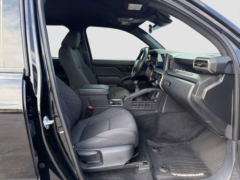 Used 2024 Toyota Tacoma SR AWD/4WD image 18