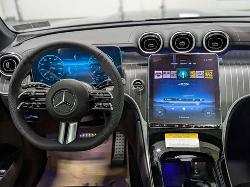 Used 2026 Mercedes-Benz GLC 300 4MATIC image 5