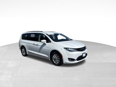 Certified 2019 Chrysler Pacifica Touring-L image 26