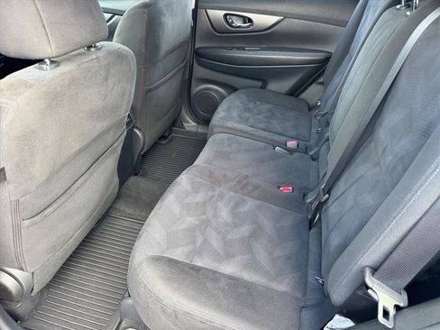 Used 2015 Nissan Rogue S FWD image 11
