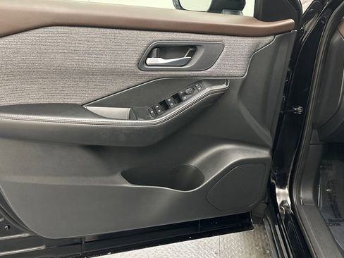 Used 2023 Nissan Rogue SV image 14