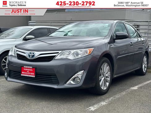 Used 2014 Toyota Camry XLE w/ Leather Package image 2