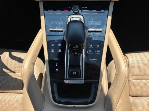 Certified 2023 Porsche Cayenne S Platinum AWD/4WD image 23