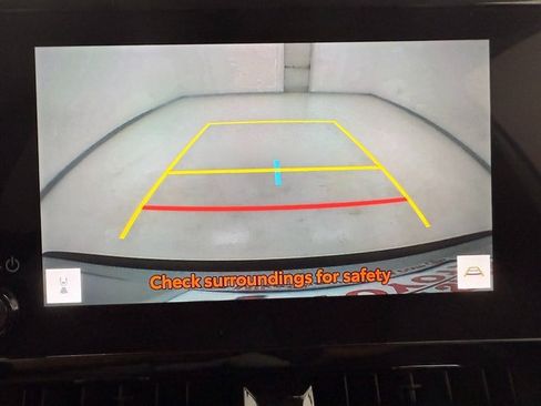 Used 2024 Toyota Corolla Cross XLE image 21