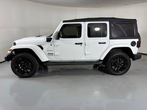 Used 2022 Jeep Wrangler Unlimited Sahara image 5