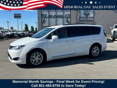Used 2017 Chrysler Pacifica Touring-L w/ Tire & Wheel Group