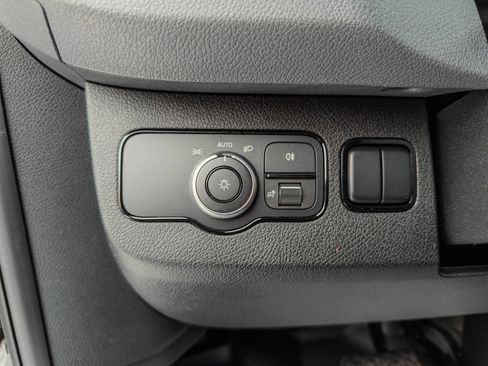 Used 2021 Mercedes-Benz Sprinter 2500 w/ Driver Convenience Package image 26