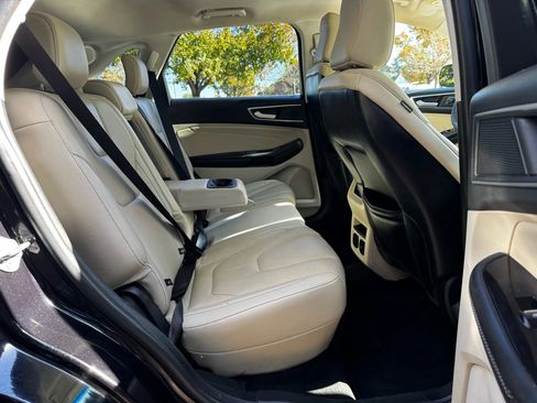 Used 2020 Ford Edge Titanium image 14
