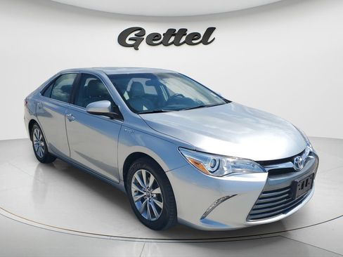 Used 2015 Toyota Camry XLE w/ Moonroof Package image 3