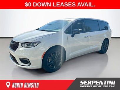 New 2026 Chrysler Pacifica Select