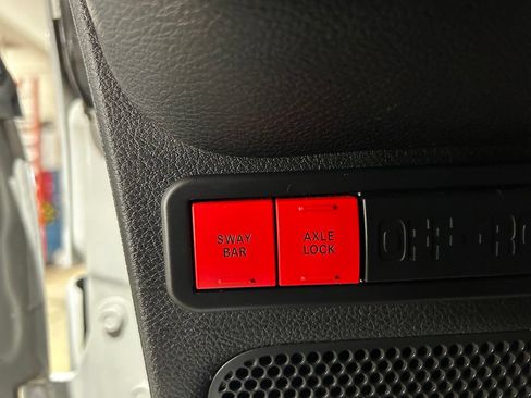 Used 2015 Jeep Wrangler Unlimited Rubicon AWD/4WD image 17