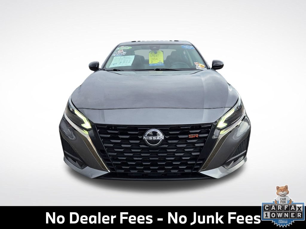 Used 2024 Nissan Altima 2.5 SR w/ SR Premium Package FWD image 2