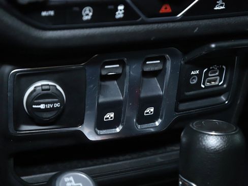 Used 2024 Jeep Wrangler Sport S image 24