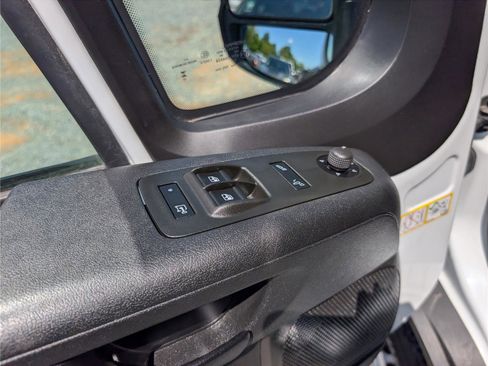 Used 2024 RAM ProMaster 2500 w/ Convenience Group FWD image 17