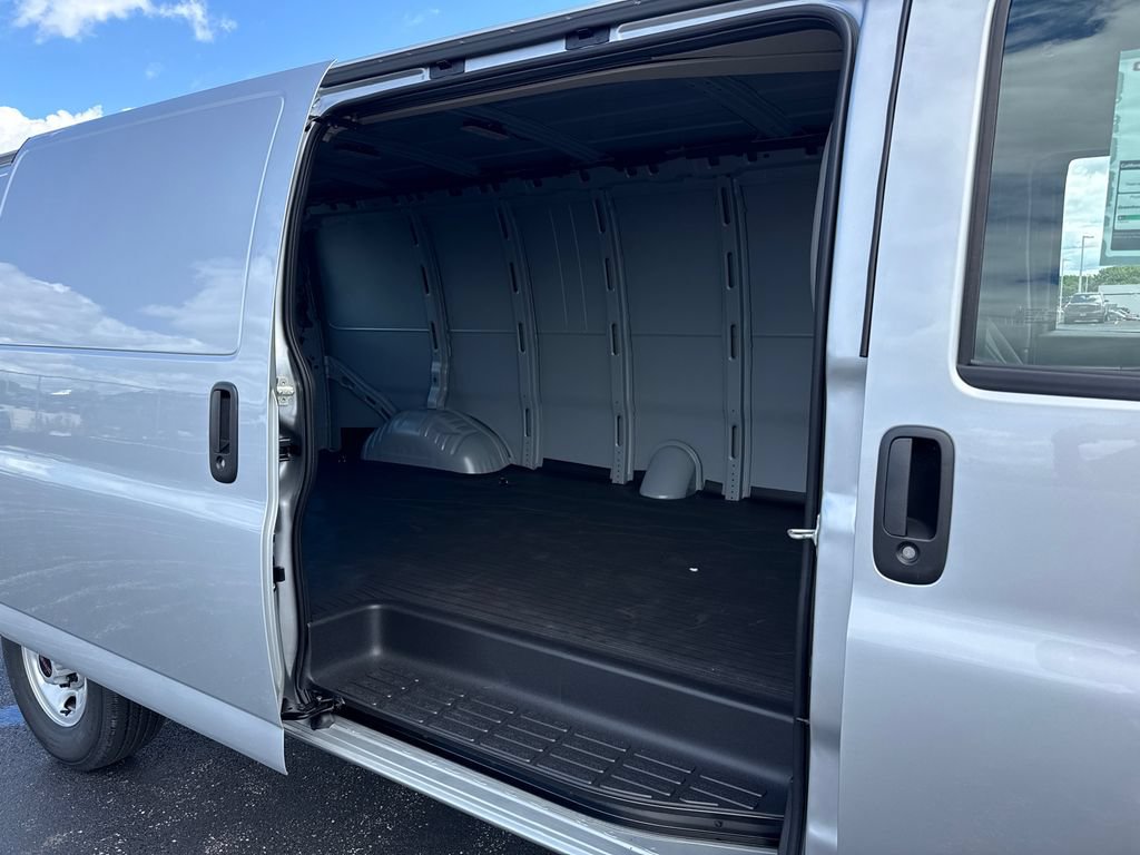New 2026 GMC Savana 3500 Extended w/ Driver Convenience Package RWD image 23