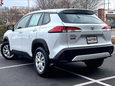 Used 2024 Toyota Corolla Cross L image 10