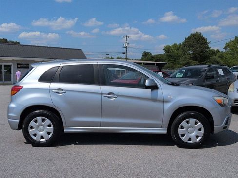 Used 2011 Mitsubishi Outlander Sport ES FWD image 2