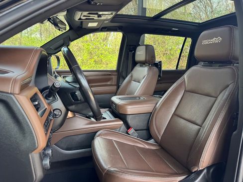 Used 2022 Chevrolet Suburban High Country image 28