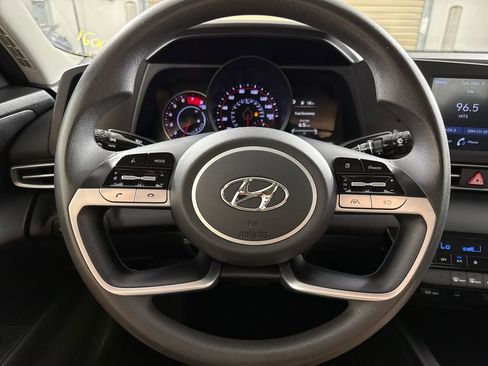 Used 2021 Hyundai Elantra SEL image 14