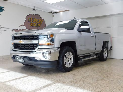 Used 2017 Chevrolet Silverado 1500 LT w/ LT Convenience Package RWD image 1