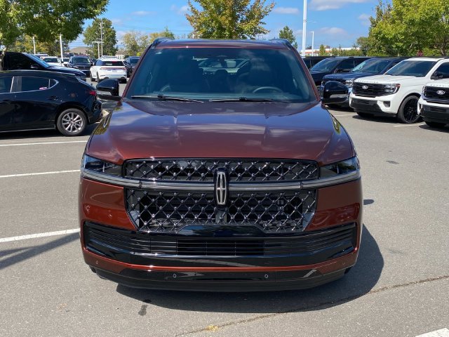 New 2027 Lincoln Navigator Reserve w/ Jet Appearance Package AWD/4WD image 2
