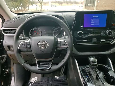 Certified 2023 Toyota Highlander LE image 33