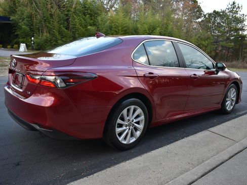 Used 2022 Toyota Camry LE image 3