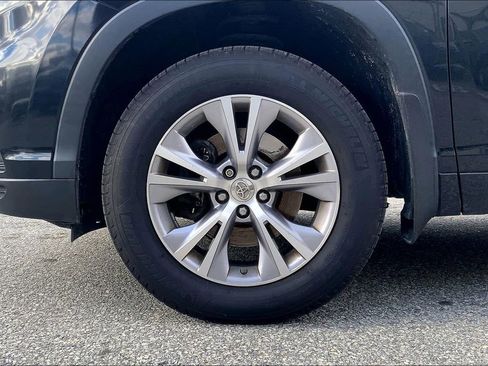 Used 2015 Toyota Highlander LE image 11